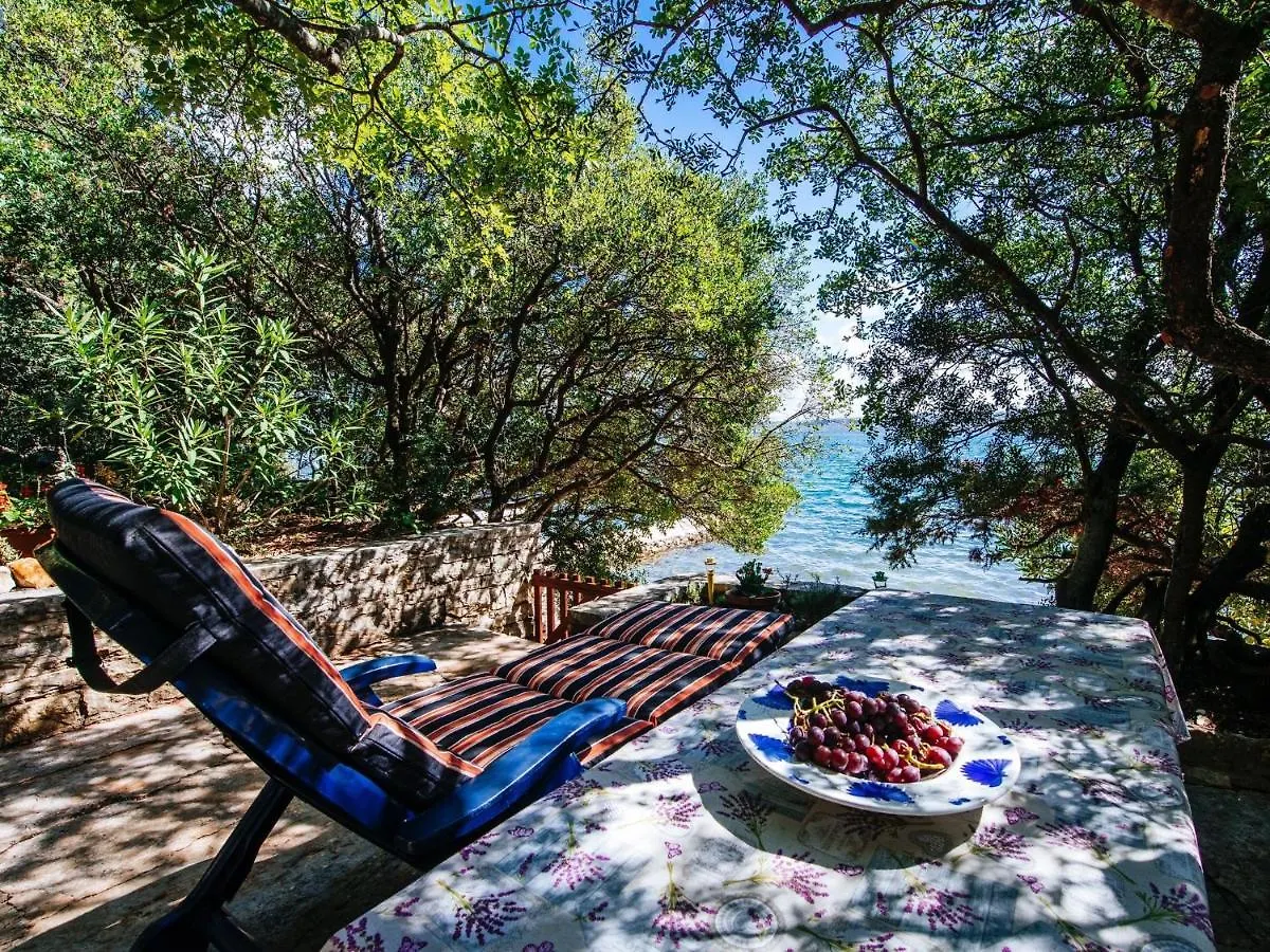Modern Holiday Home In Posedarje With Terrace Croazia